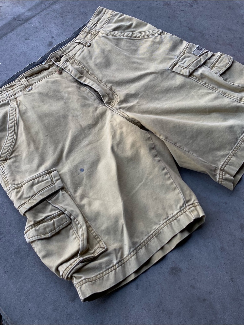 Vintage baggy Unionbay faded yellow cargo shorts with wear throughout